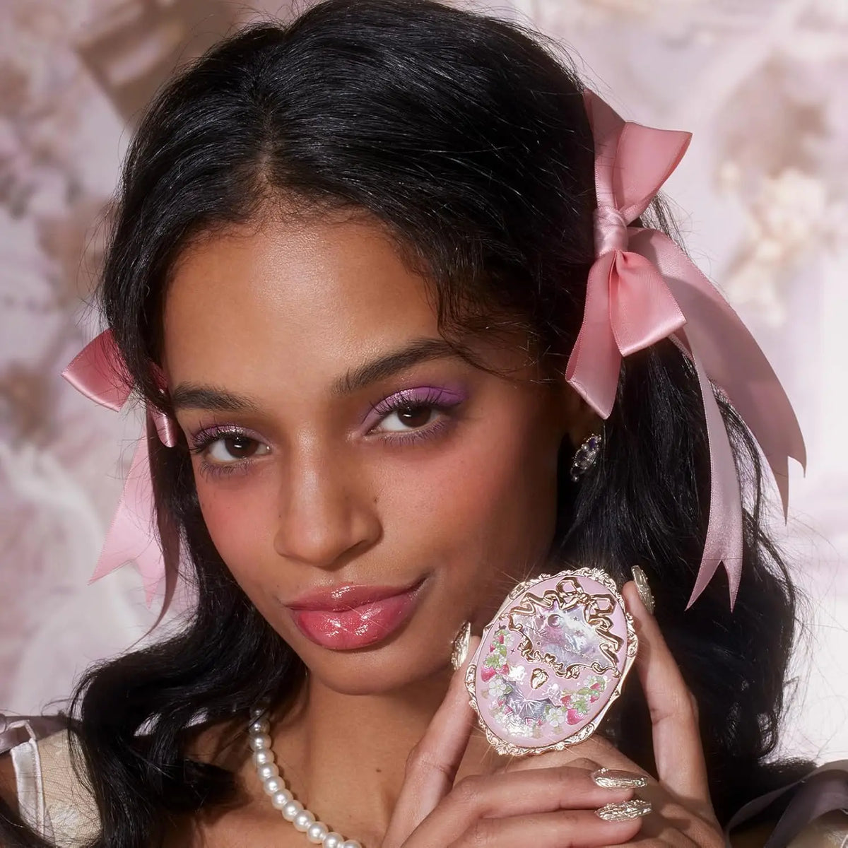 Knight Unicorn Strawberry Rococo Embossed Blush 5g