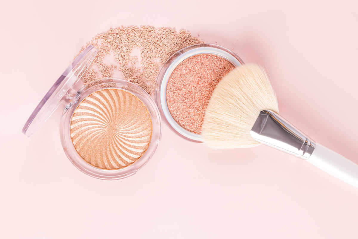 cosmetic-brush-with-powder-on-a-pink-background-2026-03-19-09-24-31-utc.jpg